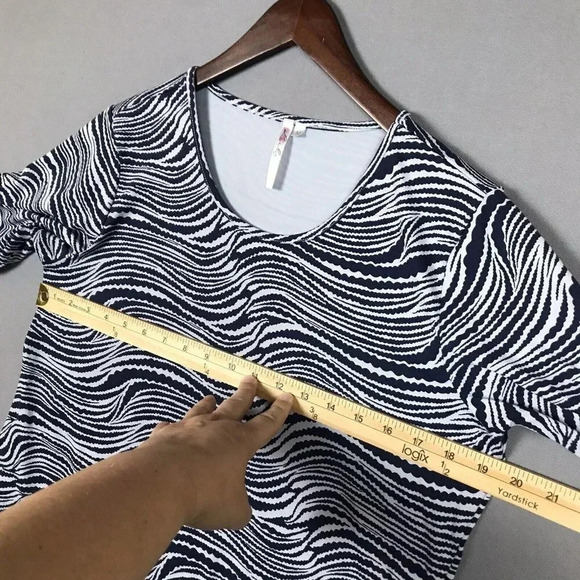 Lulu B 3/4 Sleeve Tunic Top Size Medium M UPF 50+ Nylon Stretch Navy Blue Gray - Picture 9 of 14